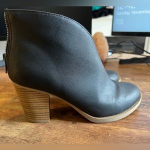 NWOT Serra Ankle Boot
